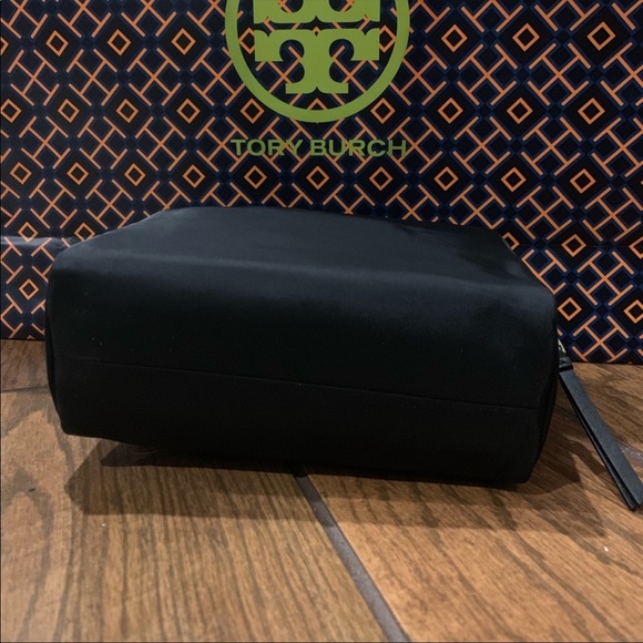 NWT TORY BURCH NYLON BRIGITTE COSMETIC CASE - Picture 5 of 8